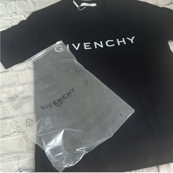 Givenchy T-shirt - Picture 2 of 6